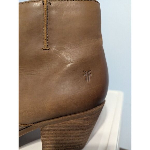 FRYE Women Size 9.5 Wheat Brown Leather Jennifer Seam Ankle Booties 3471729 - Picture 3 of 16